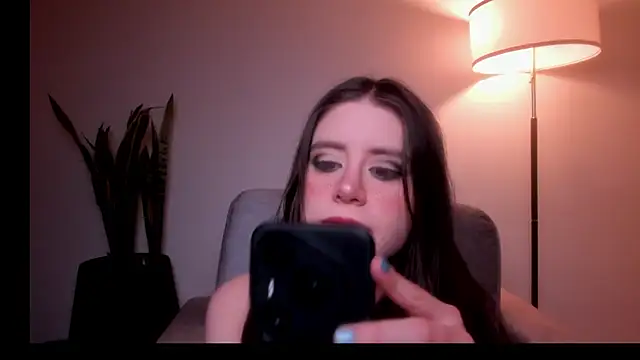 Snapshot of HazelKush chatting on 05.20.26 HazelKush online show from 05.20.26