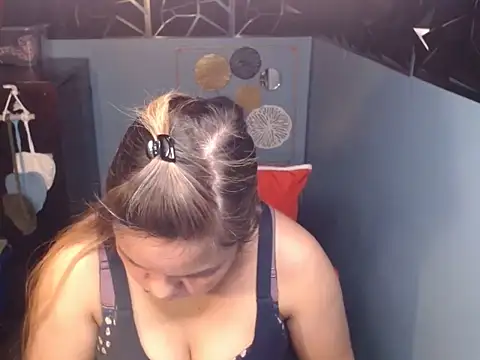 Snapshot of ambersmile chatting on 10.12.25 ambersmile online show from 10.12.25