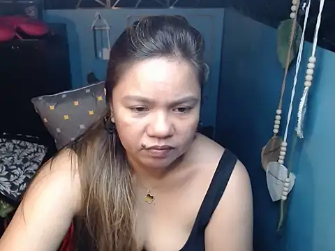 Snapshot of ambersmile chatting on 10.25.25 ambersmile online show from 10.25.25