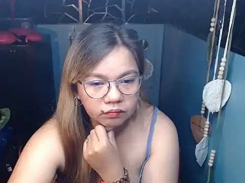 Snapshot of ambersmile chatting on 10.31.25 ambersmile online show from 10.31.25