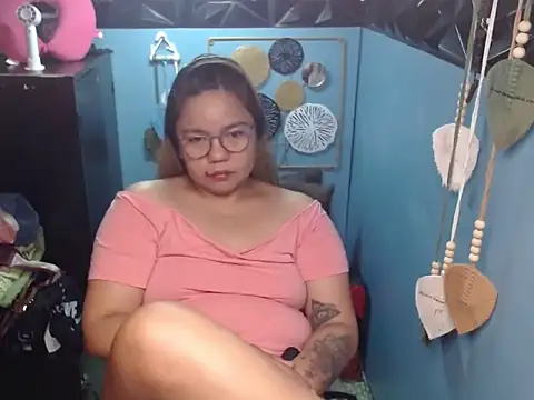 Snapshot of ambersmile chatting on 11.04.25 ambersmile online show from 11.04.25