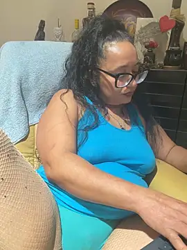 PichyPrettyPussy online show from 11.04.25