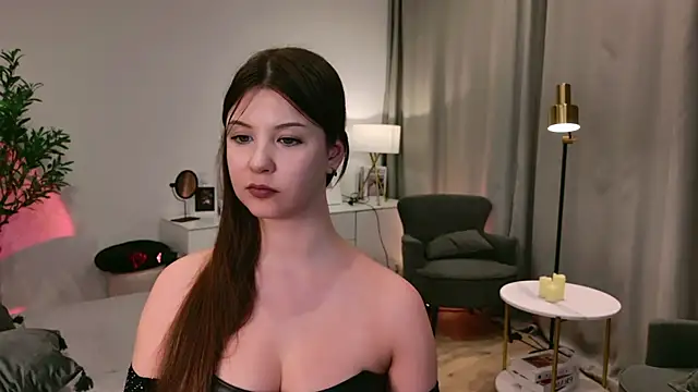 Snapshot of ElizaMild chatting on 04.29.26 ElizaMild online show from 04.29.26