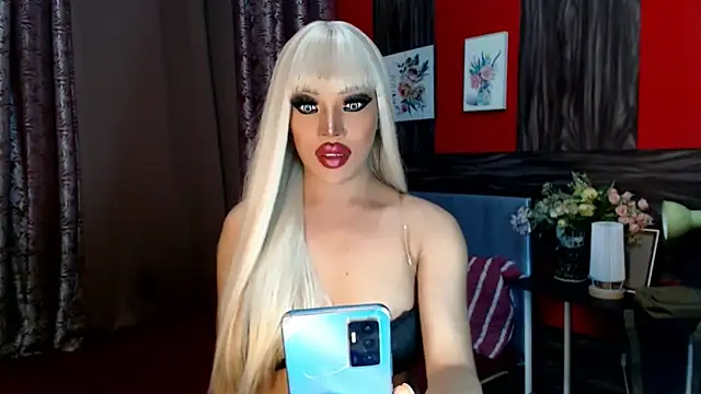 Snapshot of trixxielicious chatting on 02.04.25 trixxielicious online show from 02.04.25