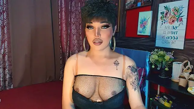 Snapshot of trixxielicious chatting on 10.17.25 trixxielicious online show from 10.17.25