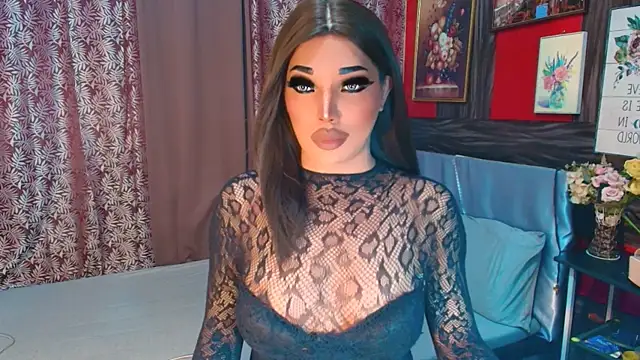 Snapshot of trixxielicious chatting on 10.29.25 trixxielicious online show from 10.29.25