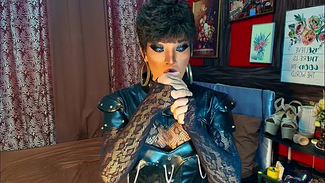 Snapshot of trixxielicious chatting on 11.06.25 trixxielicious online show from 11.06.25