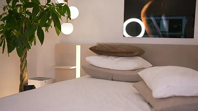 DoviaClaire online show from 12.05.25