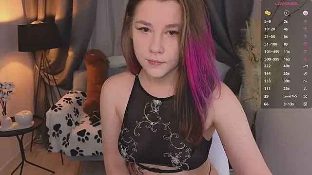 Snapshot of Mira_Falls chatting on 10.02.25 Mira Falls online show from 10.02.25