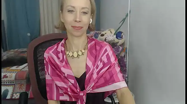 Snapshot of LuxuryNika chatting on 01.01.25 LuxuryNika online show from 01.01.25