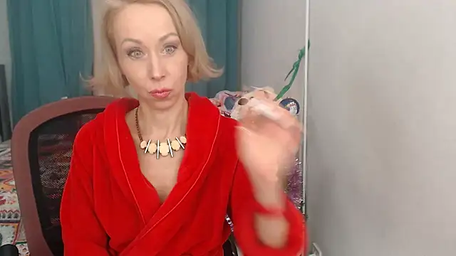 Snapshot of LuxuryNika chatting on 01.01.25 LuxuryNika online show from 01.01.25