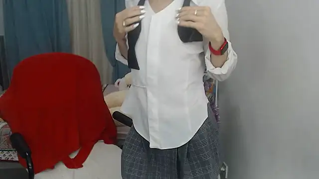 Snapshot of LuxuryNika chatting on 01.04.25 LuxuryNika online show from 01.04.25