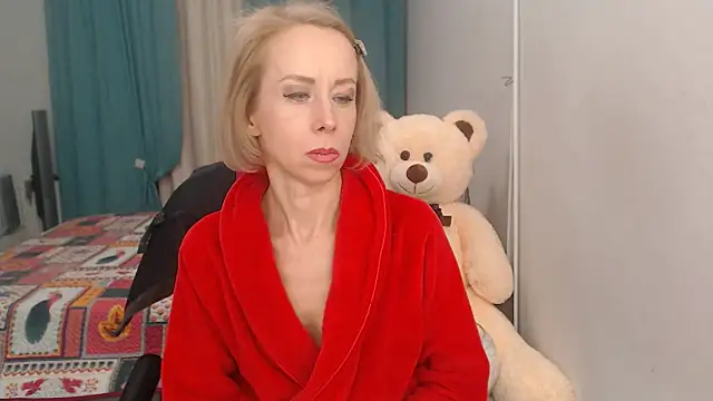 Snapshot of LuxuryNika chatting on 01.12.25 LuxuryNika online show from 01.12.25