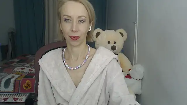 Snapshot of LuxuryNika chatting on 01.21.25 LuxuryNika online show from 01.21.25