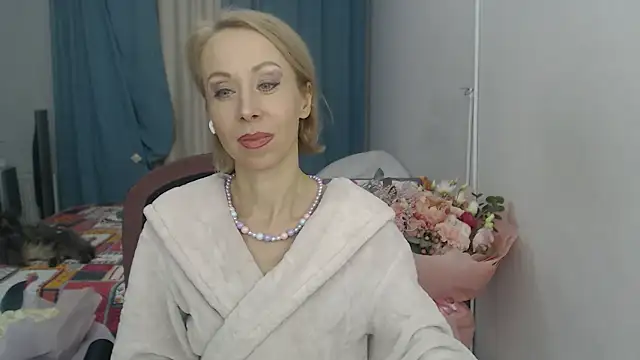 Snapshot of LuxuryNika chatting on 01.25.25 LuxuryNika online show from 01.25.25