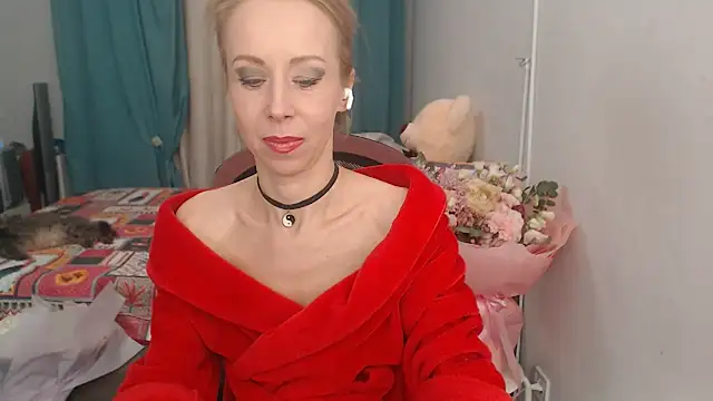 Snapshot of LuxuryNika chatting on 01.29.25 LuxuryNika online show from 01.29.25