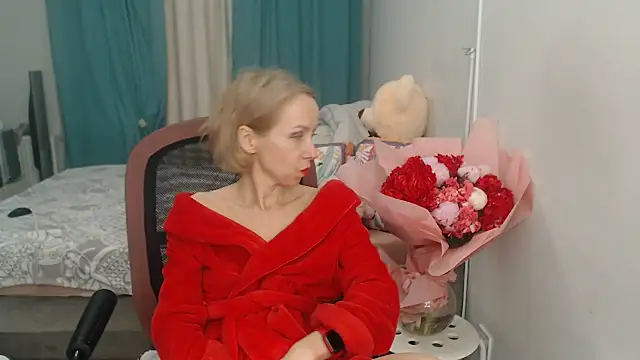 Snapshot of LuxuryNika chatting on 02.01.25 LuxuryNika online show from 02.01.25