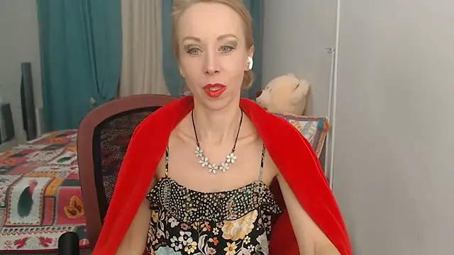 Snapshot of LuxuryNika chatting on 02.12.25 LuxuryNika online show from 02.12.25
