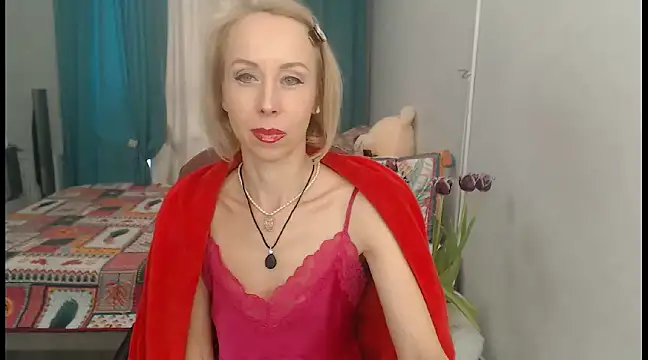 Snapshot of LuxuryNika chatting on 03.18.25 LuxuryNika online show from 03.18.25