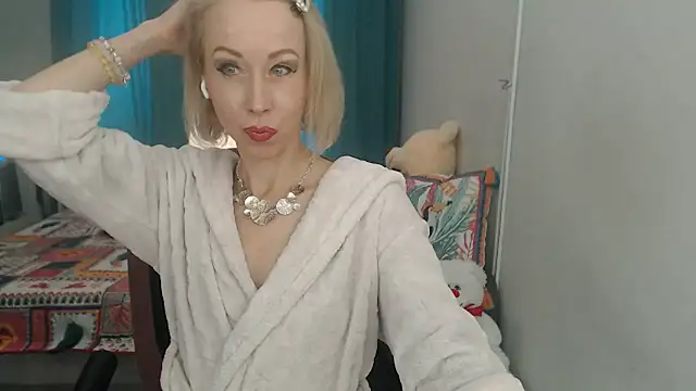 Snapshot of LuxuryNika chatting on 03.22.25 LuxuryNika online show from 03.22.25