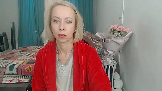 Snapshot of LuxuryNika chatting on 10.08.25 LuxuryNika online show from 10.08.25