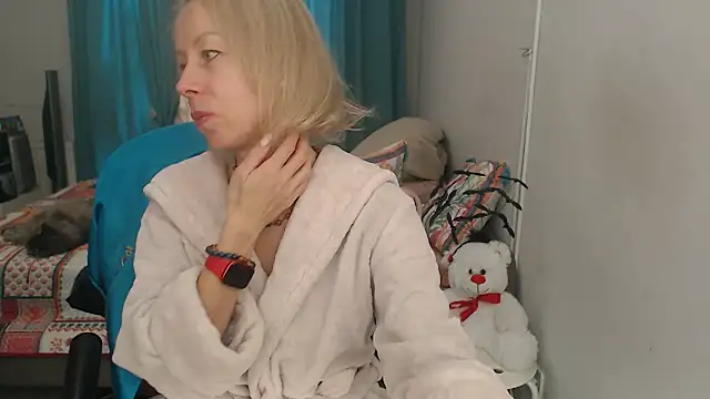 Snapshot of LuxuryNika chatting on 10.23.25 LuxuryNika online show from 10.23.25