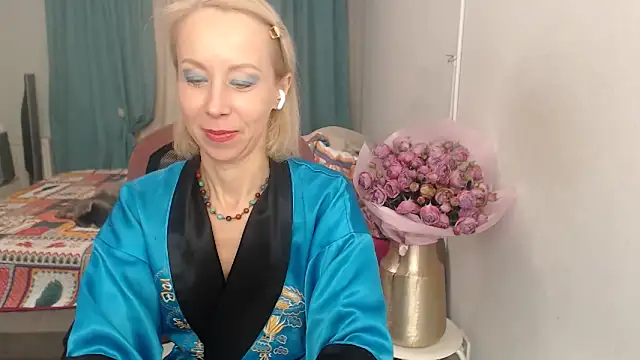 Snapshot of LuxuryNika chatting on 10.27.25 LuxuryNika online show from 10.27.25