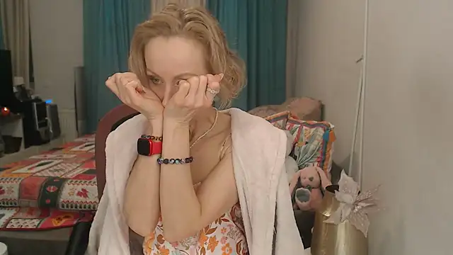 LuxuryNika online show from 04.06.26