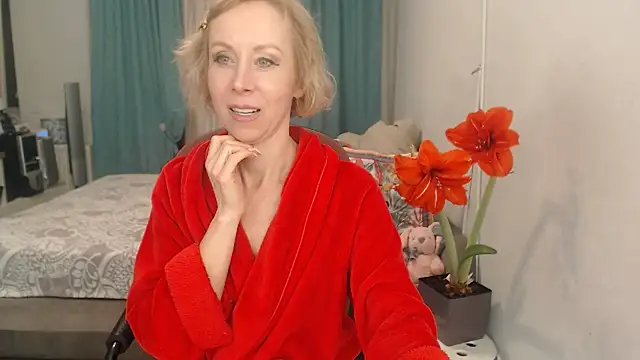Snapshot of LuxuryNika chatting on 04.18.26 LuxuryNika online show from 04.18.26