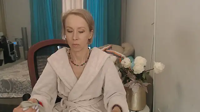 Snapshot of LuxuryNika chatting on 05.15.26 LuxuryNika online show from 05.15.26