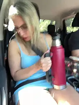 Gatitacarlita online show from 12.18.24