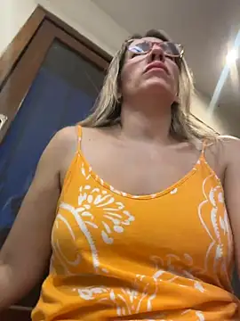 Gatitacarlita online show from 12.20.25