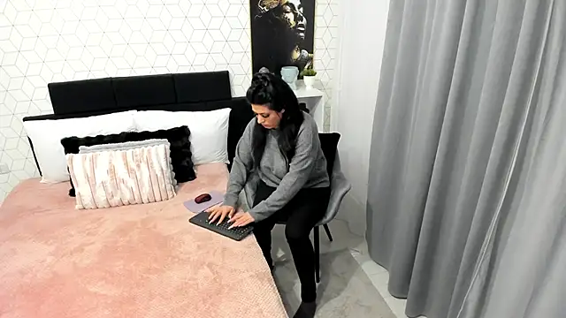Snapshot of Heidix chatting on 02.20.25 Heidix online show from 02.20.25