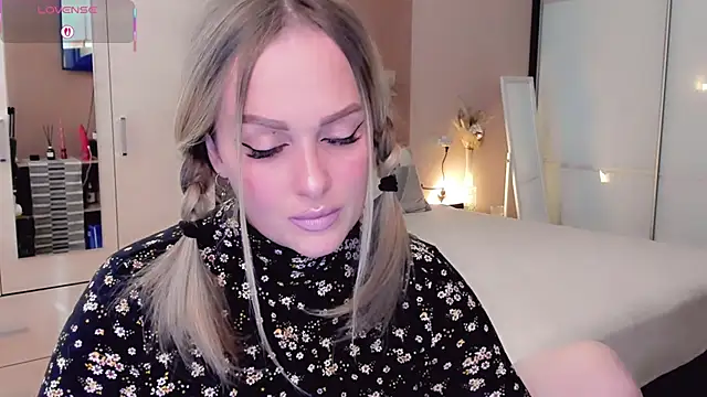 Snapshot of Libby_Nora chatting on 04.22.26 Libby Nora online show from 04.22.26