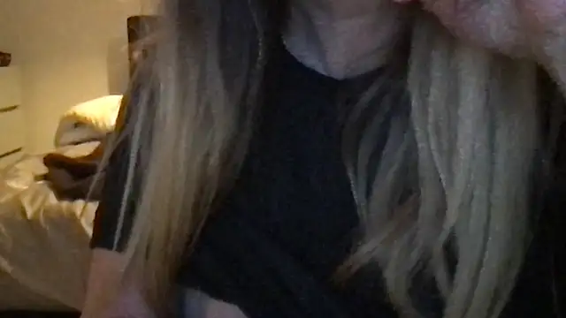 Snapshot of leadileo chatting on 11.05.25 leadileo online show from 11.05.25