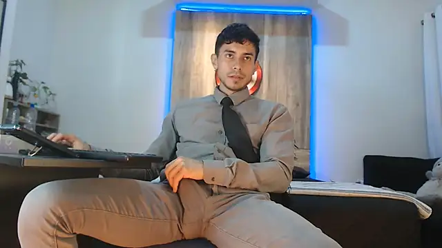 Snapshot of Andrew_4_ chatting on 10.12.25 Andrew 4 online show from 10.12.25