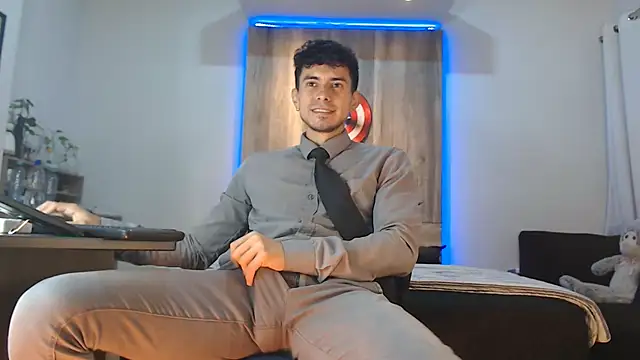 Snapshot of Andrew_4_ chatting on 10.13.25 Andrew 4 online show from 10.13.25