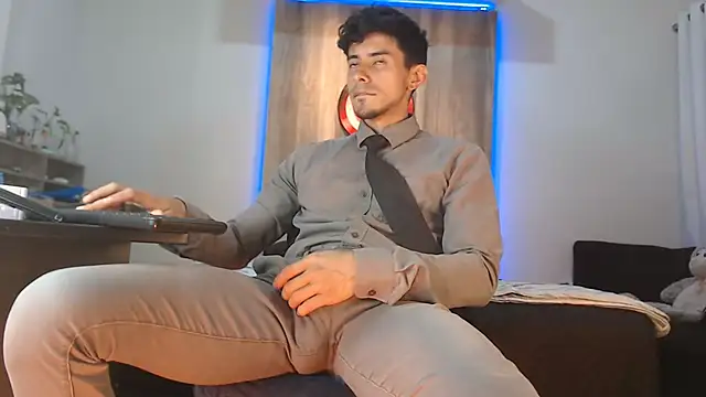 Snapshot of Andrew_4_ chatting on 10.25.25 Andrew 4 online show from 10.25.25