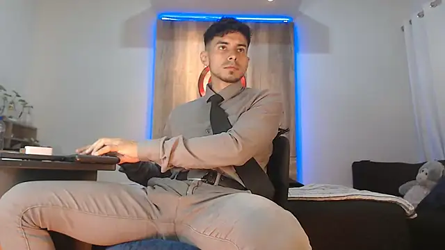 Snapshot of Andrew_4_ chatting on 10.31.25 Andrew 4 online show from 10.31.25