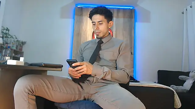 Snapshot of Andrew_4_ chatting on 11.16.25 Andrew 4 online show from 11.16.25