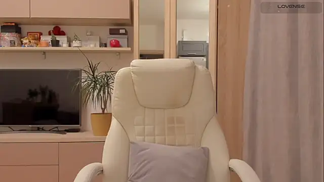 Snapshot of Jenny_Evans chatting on 03.16.25 Jenny Evans online show from 03.16.25