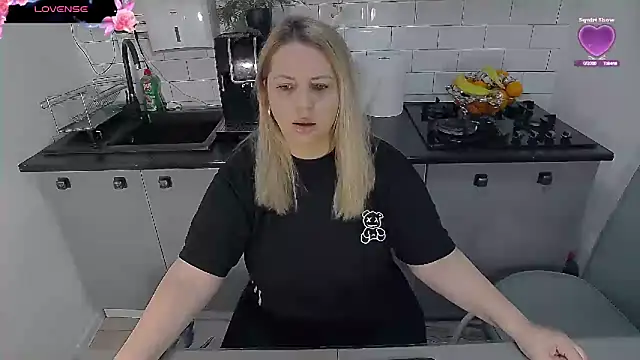 erikaerika online show from 12.18.25