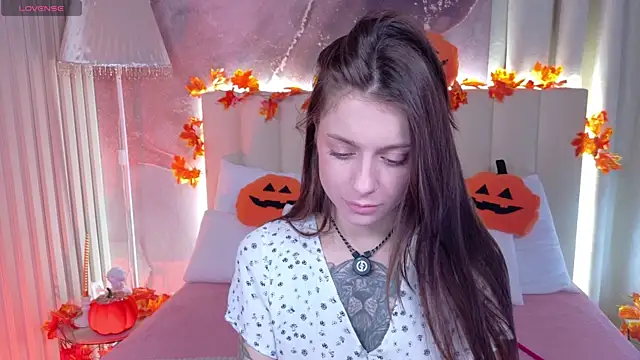 Eille Elfie online show from 10.20.25