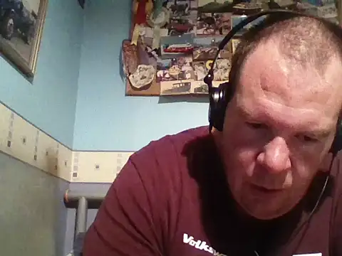 Snapshot of thickdick12331 chatting on 10.21.25 thickdick12331 online show from 10.21.25