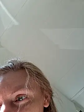 Snapshot of _Carrie_ chatting on 02.16.25 Carrie online show from 02.16.25