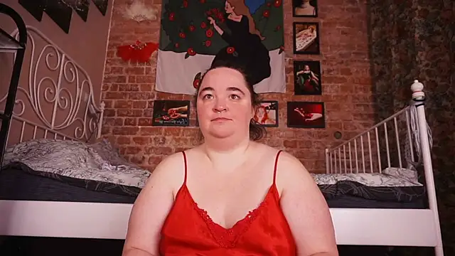 Snapshot of Evelively chatting on 11.04.25 Evelively online show from 11.04.25