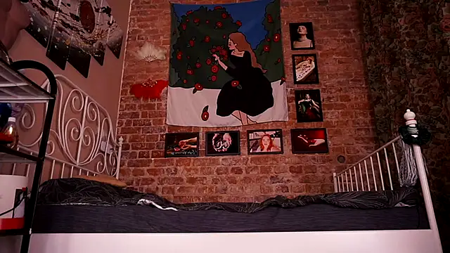 Snapshot of Evelively chatting on 11.05.25 Evelively online show from 11.05.25