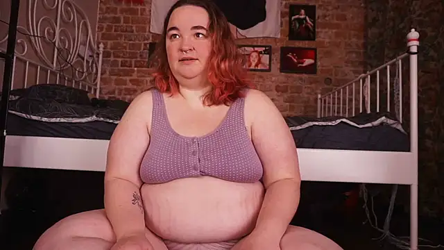 Snapshot of Evelively chatting on 11.13.25 Evelively online show from 11.13.25