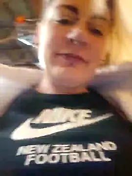 PinkTheHawk online show from 10.05.25