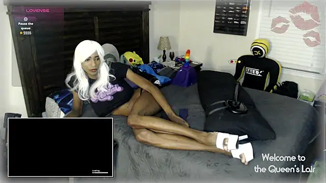 Snapshot of QueenofWhiteIce chatting on 01.21.25 QueenofWhiteIce online show from 01.21.25